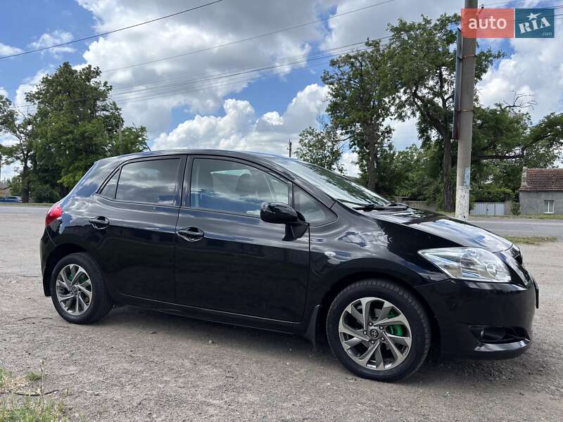 Хэтчбек Toyota Auris 2008 в Вознесенске