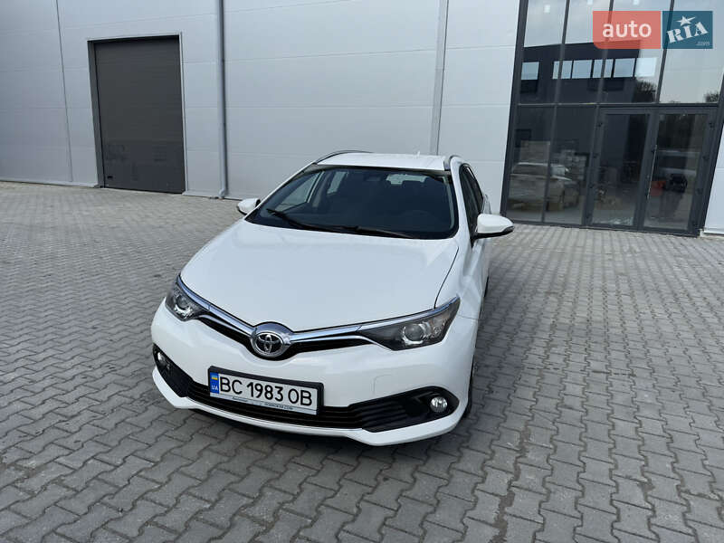 Универсал Toyota Auris 2016 в Львове