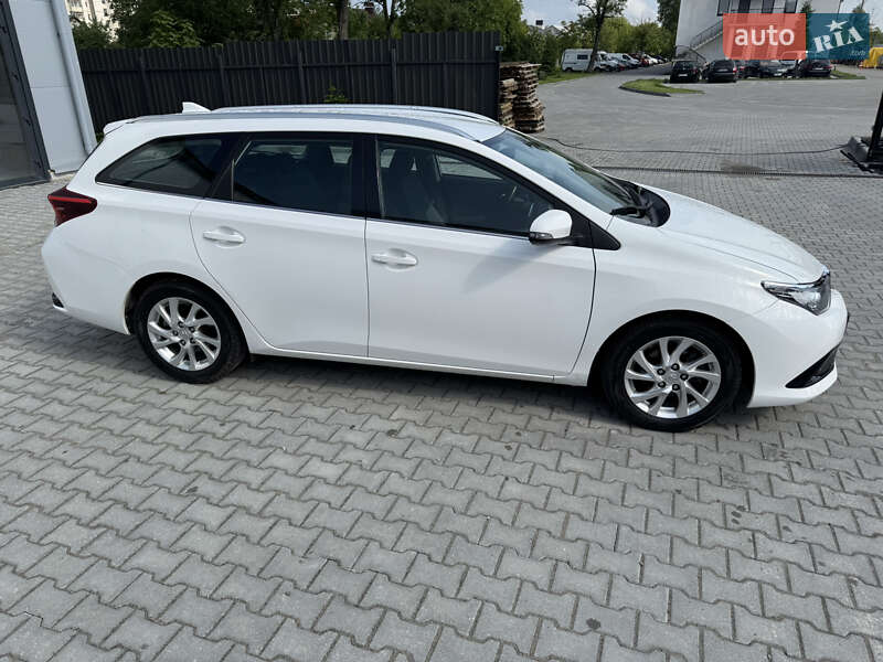Универсал Toyota Auris 2016 в Львове