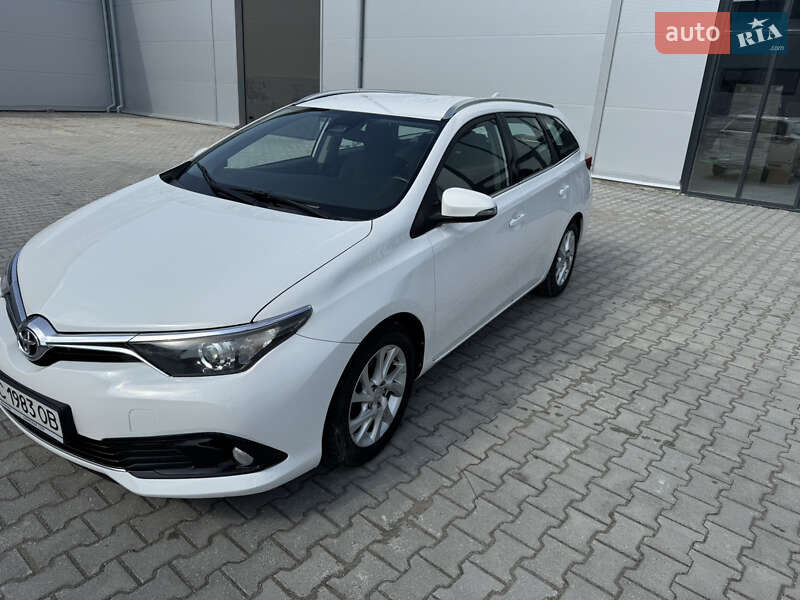 Универсал Toyota Auris 2016 в Львове
