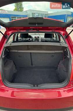 Хетчбек Toyota Auris 2011 в 
