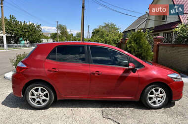 Хэтчбек Toyota Auris 2010 в 
