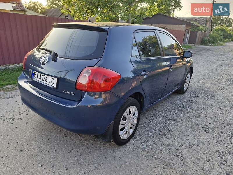 Хэтчбек Toyota Auris 2008 в Миргороде