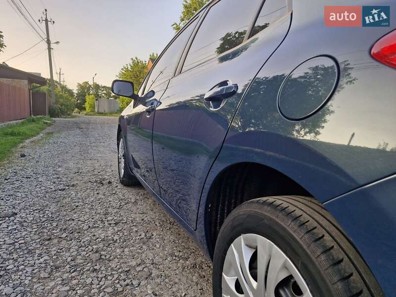 Хэтчбек Toyota Auris 2008 в Миргороде