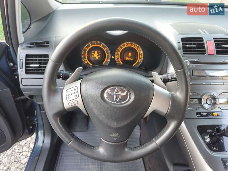 Хэтчбек Toyota Auris 2008 в Миргороде