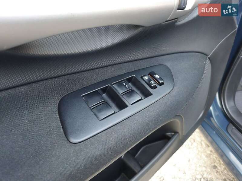 Хэтчбек Toyota Auris 2008 в Миргороде