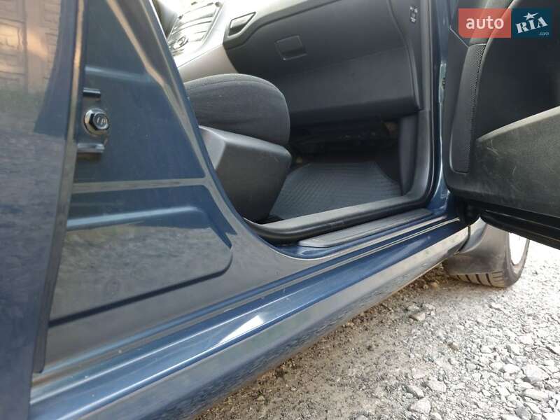 Хэтчбек Toyota Auris 2008 в Миргороде