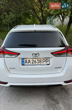 Универсал Toyota Auris 2015 в 