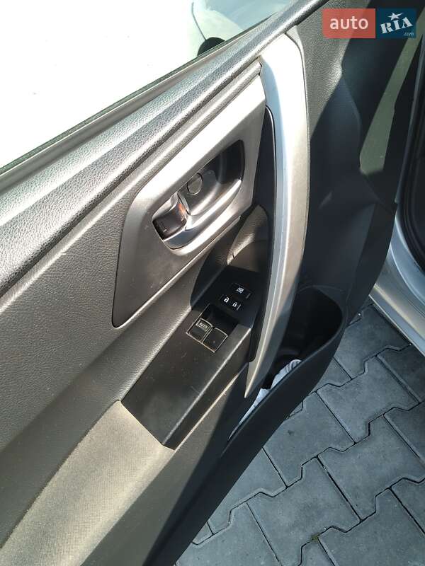 Універсал Toyota Auris 2015 в Тернополі