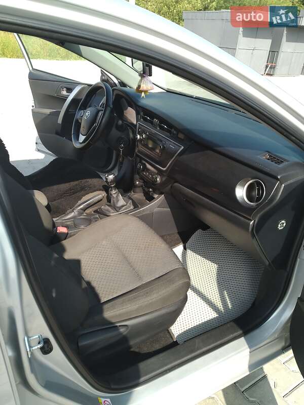 Універсал Toyota Auris 2015 в Тернополі