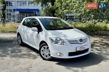Хэтчбек Toyota Auris 2011 в Киеве