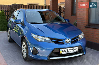 Хэтчбек Toyota Auris 2013 в 