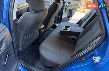 Хэтчбек Toyota Auris 2013 в 