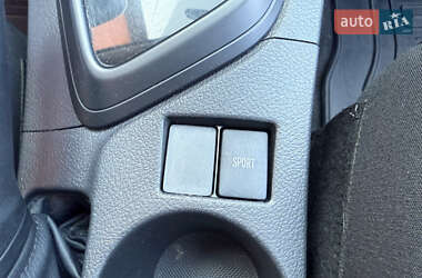 Хэтчбек Toyota Auris 2013 в 