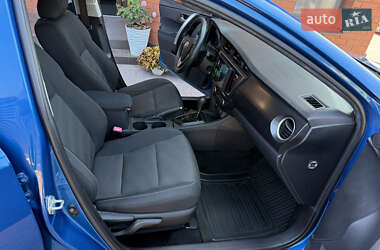 Хэтчбек Toyota Auris 2013 в 