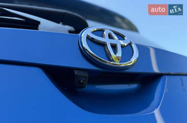Хэтчбек Toyota Auris 2013 в 