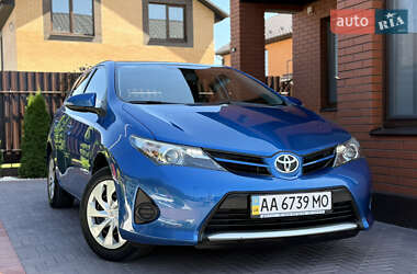Хэтчбек Toyota Auris 2013 в 