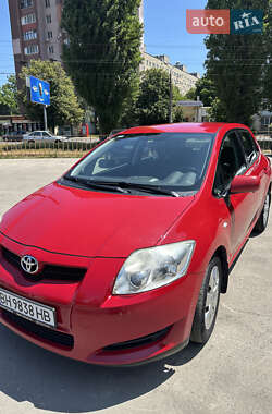 Хэтчбек Toyota Auris 2009 в 