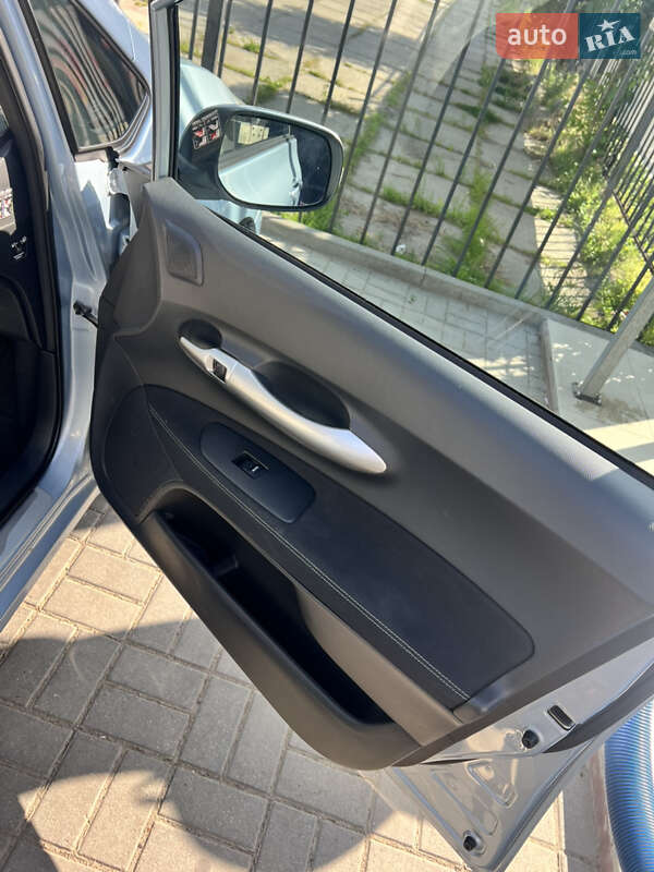 Хэтчбек Toyota Auris 2010 в Ивано-Франковске