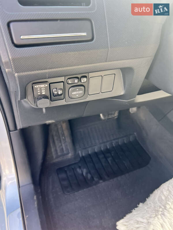 Хэтчбек Toyota Auris 2010 в Ивано-Франковске