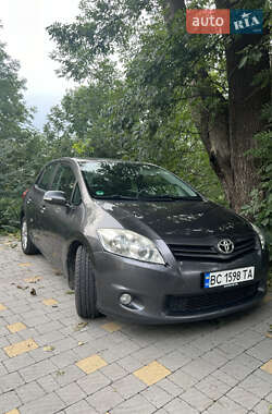 Хетчбек Toyota Auris 2010 в Городку