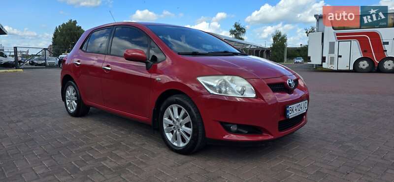 Хэтчбек Toyota Auris 2008 в Ровно