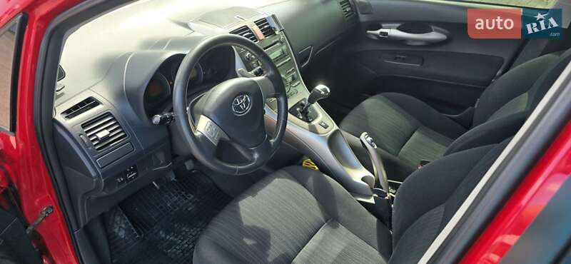 Хэтчбек Toyota Auris 2008 в Ровно