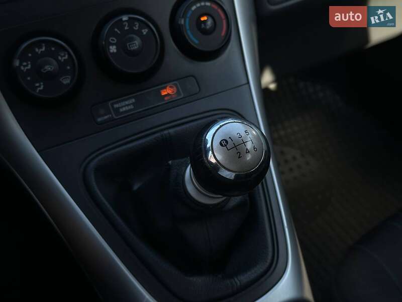 Хэтчбек Toyota Auris 2012 в Одессе