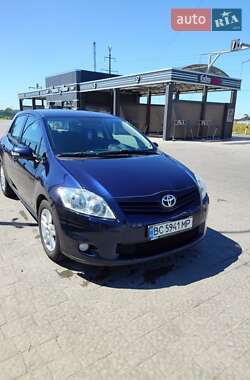Хэтчбек Toyota Auris 2010 в Львове