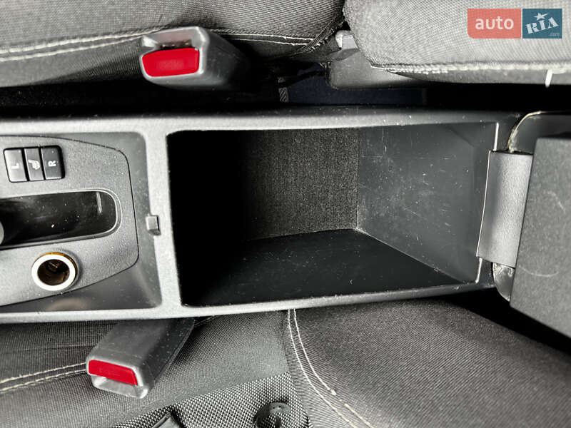 Хетчбек Toyota Auris 2009 в Біляївці фото 28 Хетчбек Toyota Auris 2009 в Біляївці