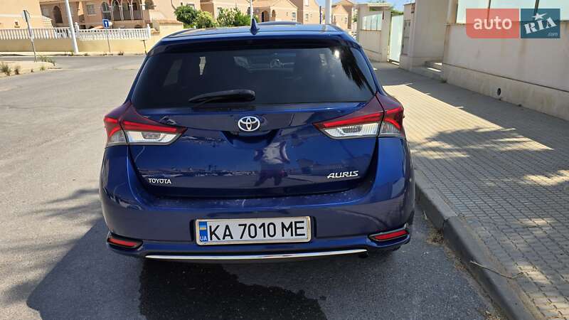 Хэтчбек Toyota Auris 2015 в Киеве
