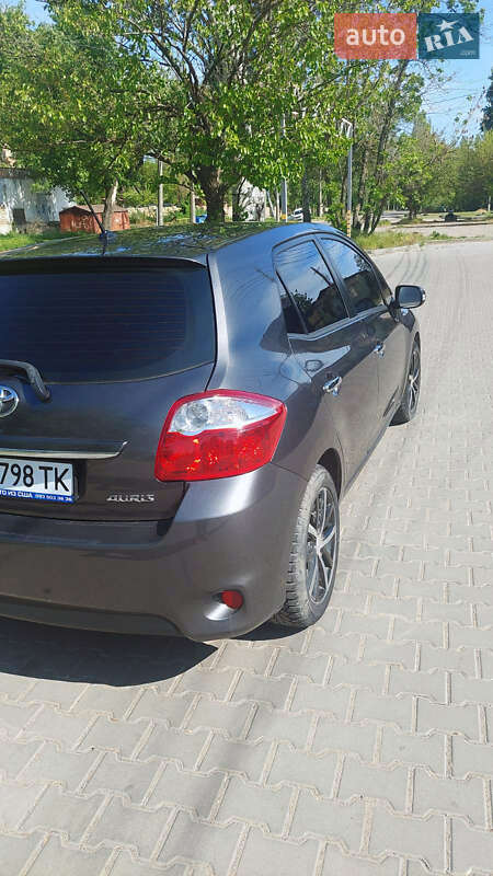 Toyota Auris 2011