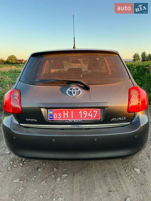 Хэтчбек Toyota Auris 2007 в Самборе