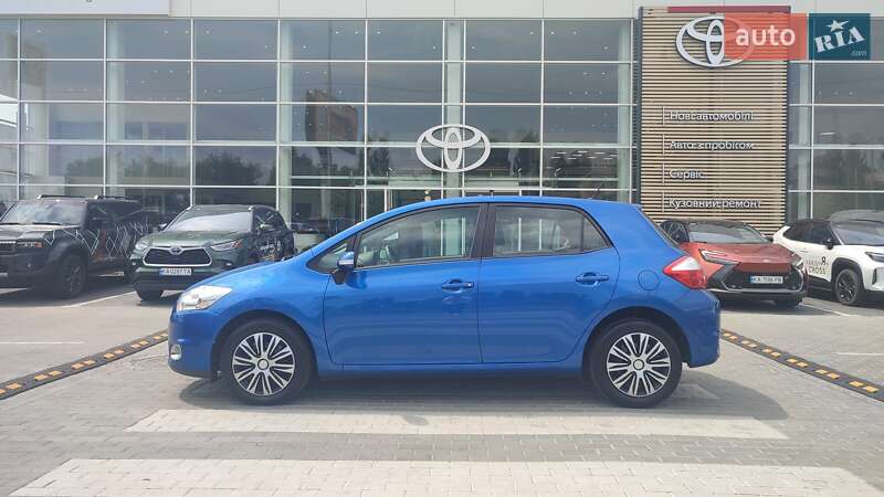Хэтчбек Toyota Auris 2010 в Киеве
