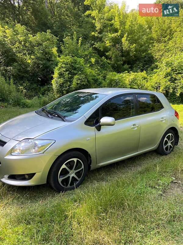 Хэтчбек Toyota Auris 2007 в Тростянце