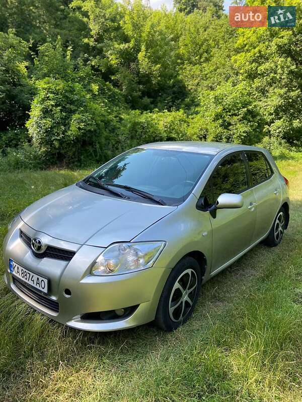 Хэтчбек Toyota Auris 2007 в Тростянце