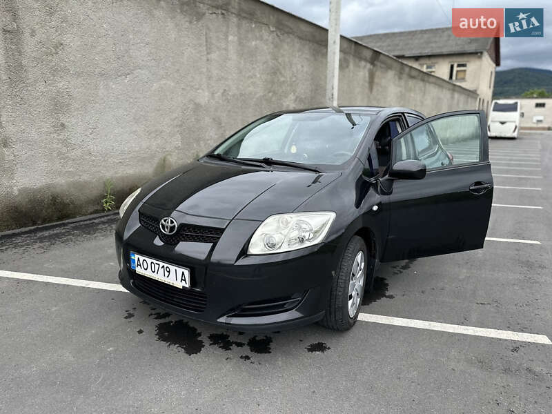 Хетчбек Toyota Auris 2008 в Ужгороді