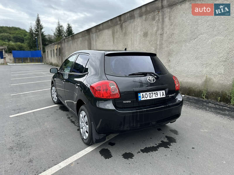 Хетчбек Toyota Auris 2008 в Ужгороді