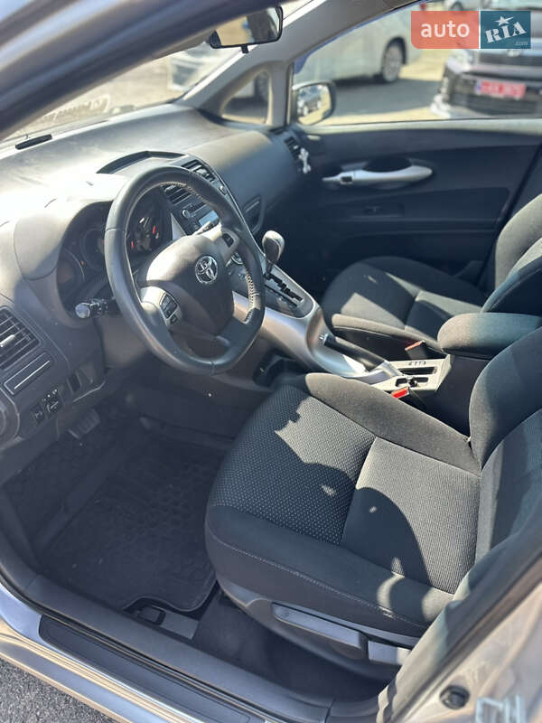 Хэтчбек Toyota Auris 2012 в Киеве