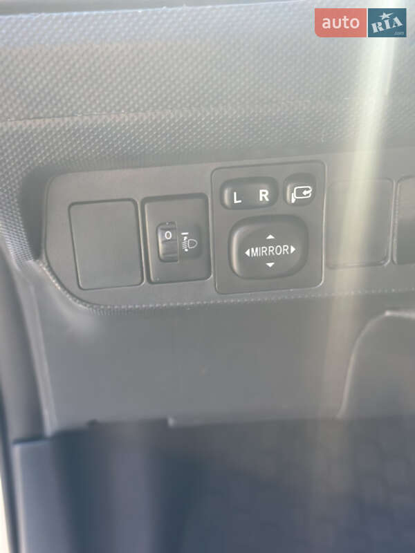 Хэтчбек Toyota Auris 2012 в Киеве