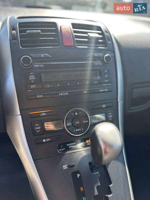 Хэтчбек Toyota Auris 2012 в Киеве