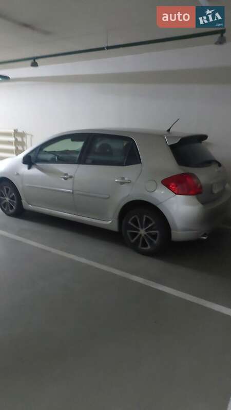 Хэтчбек Toyota Auris 2008 в Киеве