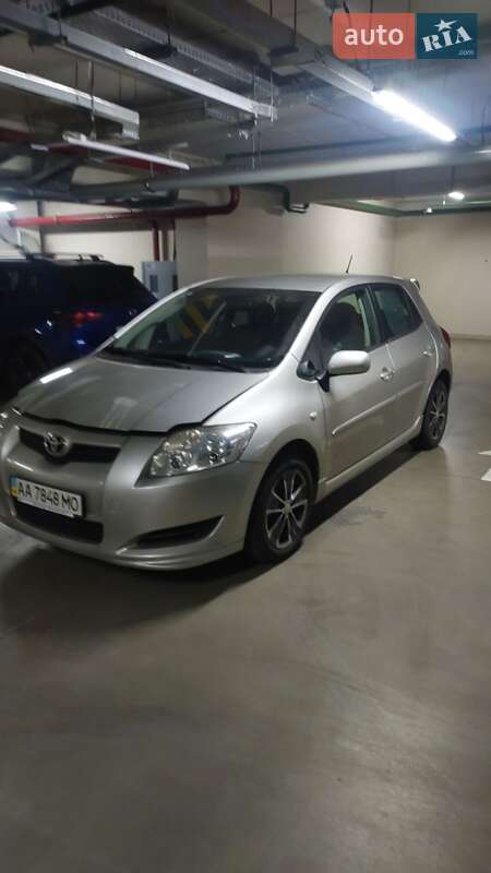 Хэтчбек Toyota Auris 2008 в Киеве