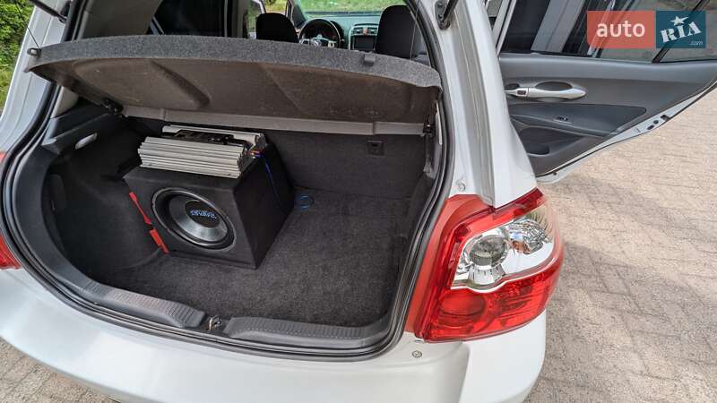 Хэтчбек Toyota Auris 2011 в Ровно