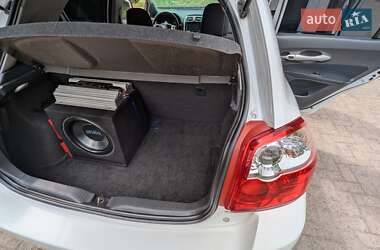 Хэтчбек Toyota Auris 2011 в 
