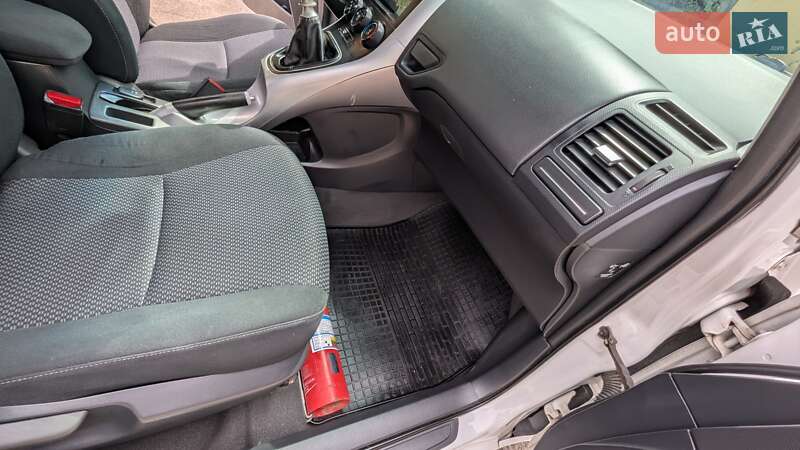 Хэтчбек Toyota Auris 2011 в Ровно