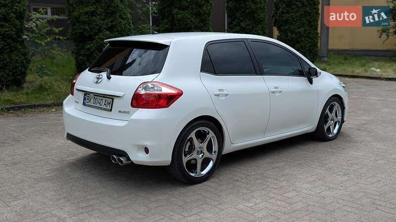 Хэтчбек Toyota Auris 2011 в Ровно