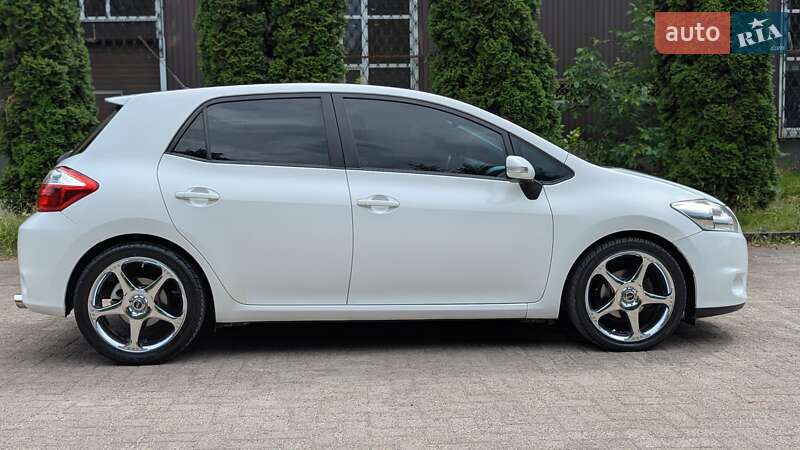 Хэтчбек Toyota Auris 2011 в Ровно