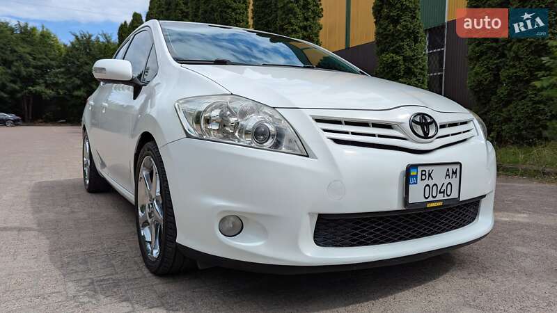 Хэтчбек Toyota Auris 2011 в Ровно