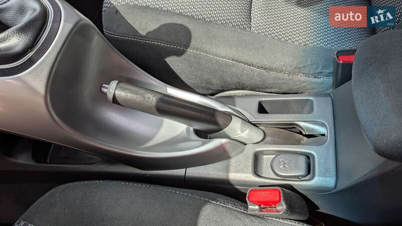 Хэтчбек Toyota Auris 2011 в Ровно